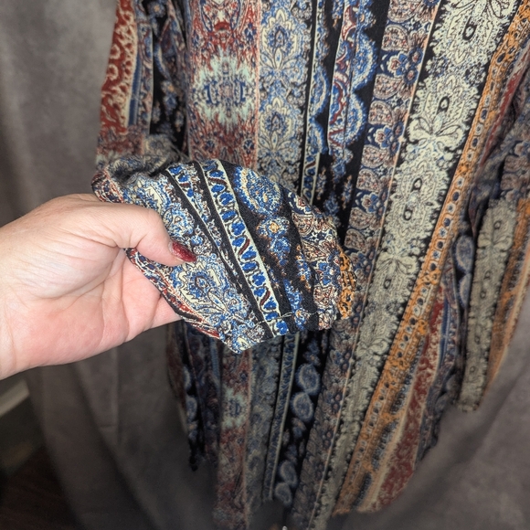 Women's beautiful Umgee blouse - Picture 3 of 5